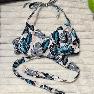 La Vie en Rose Tropical Leaf Print Bikini Top